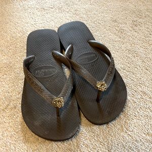 Women’s Havaiana’s flip flops